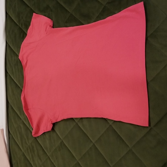 New but with no tags tshirt fuchsia pink - Picture 2 of 6